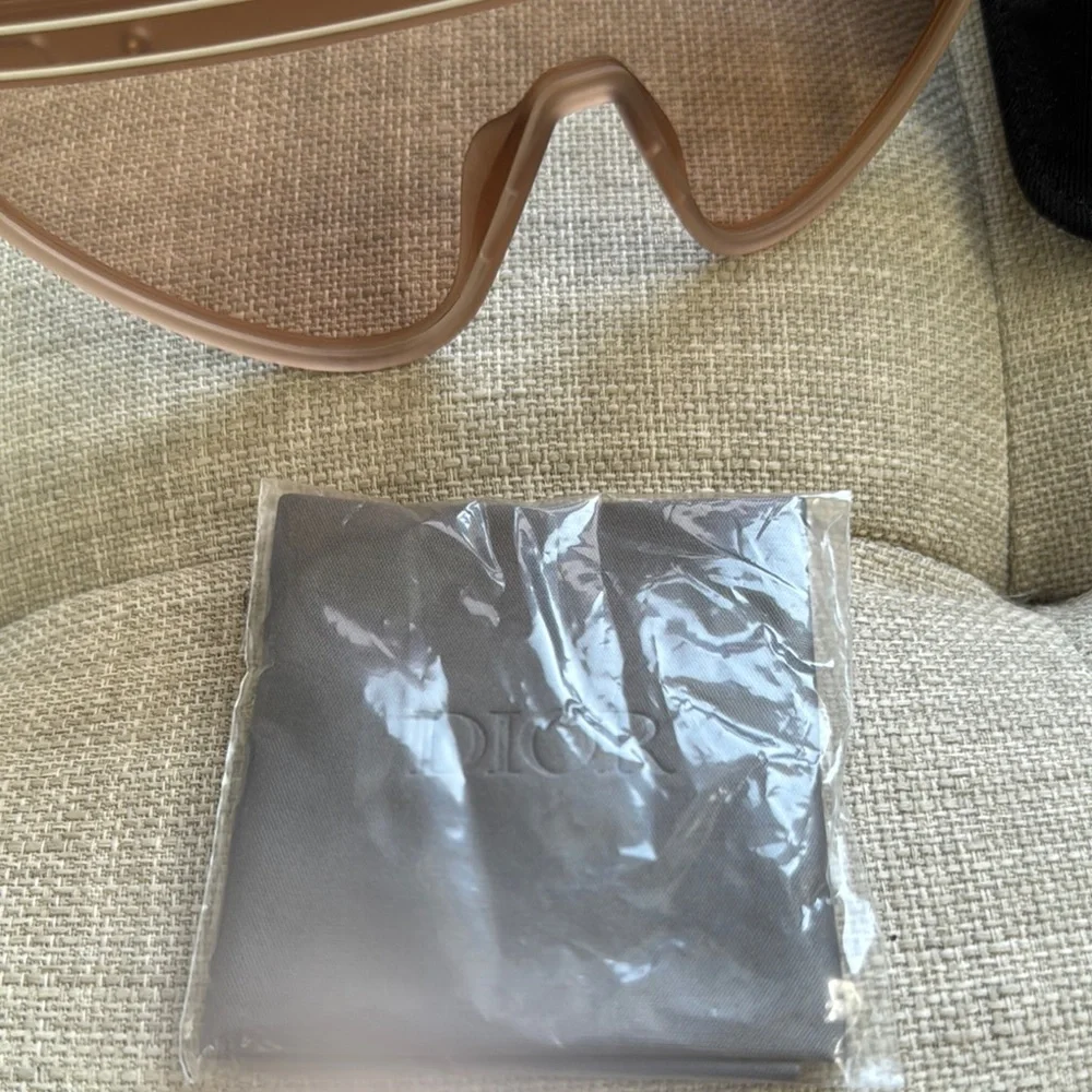 DiorClub M2U Sunglasses Pink - Picture 9 of 9